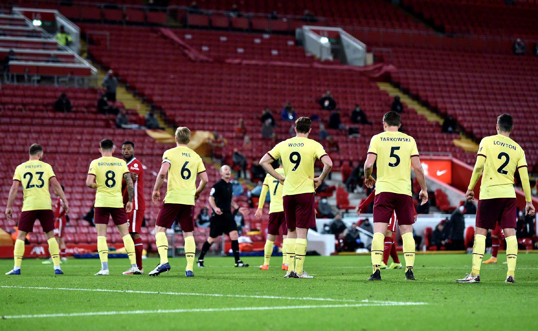 更是两队展 更是两队展